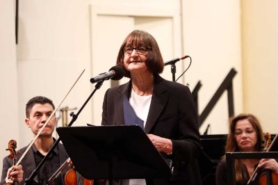 La Rectora Rosa Devés destacó el poder de la música y cómo la Orquesta y el Coro "encajan tan genuinamente con el espíritu de la Universidad de Chile".